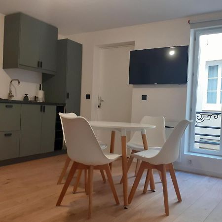 Saint-Germain-En-Laye: Grand Studio En Centre Ville A 2 Minutes Du Rer Exterior photo