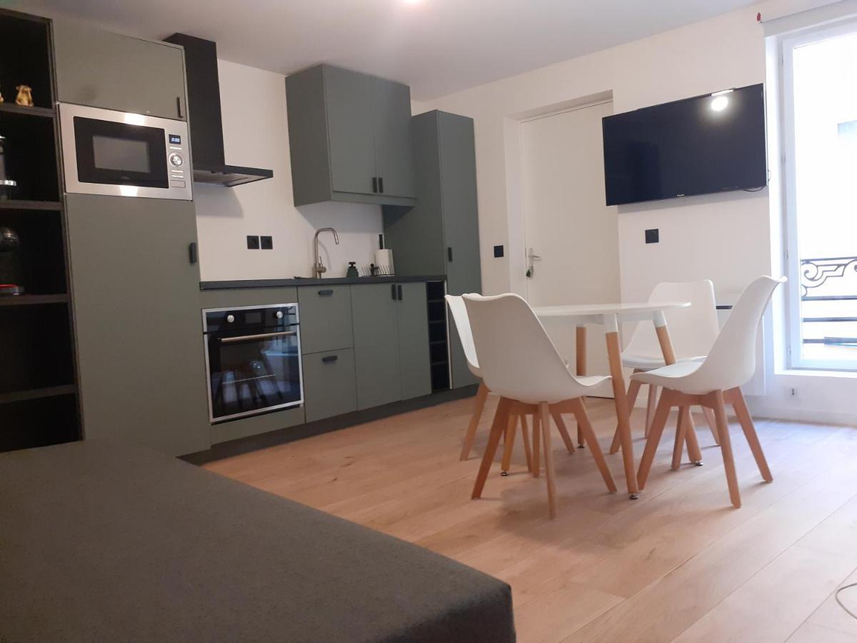 Saint-Germain-En-Laye: Grand Studio En Centre Ville A 2 Minutes Du Rer Exterior photo